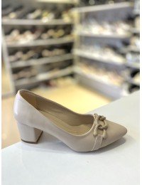 Bej Kalın Kısa Topuk Sivri Burun Zincir Tokalı Stiletto