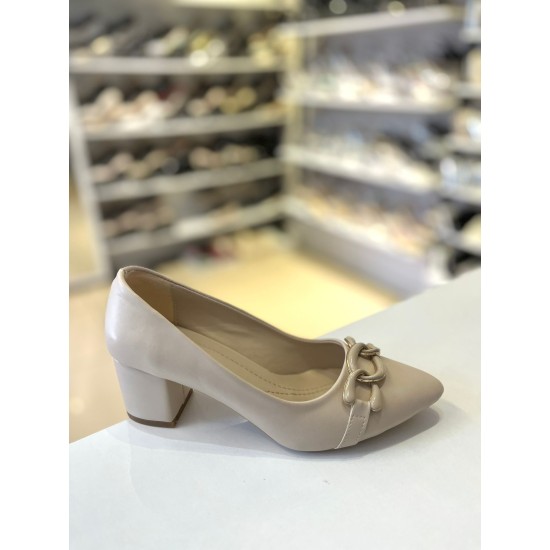 Bej Kalın Kısa Topuk Sivri Burun Zincir Tokalı Stiletto