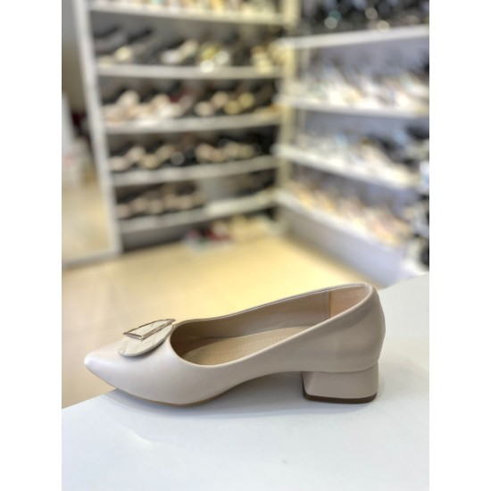 Bej Kısa Kalın Topuk Gold Kare Toka Klasik Ayakkabı