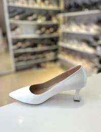 Beyaz Düz Klasik Kısa Topuk Stiletto
