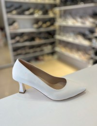 Beyaz Düz Klasik Kısa Topuk Stiletto