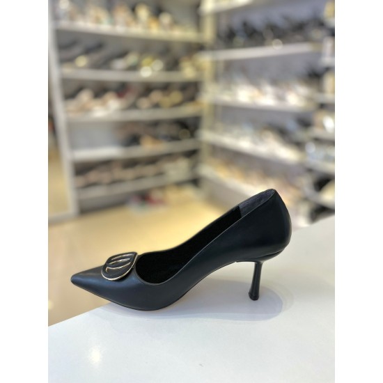 Siyah Cilt Gold Tokalı Sivri Burun Stiletto