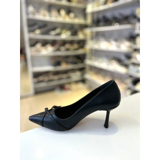Siyah Cilt Çapraz Bant Kilteli Sivri Burun Stiletto