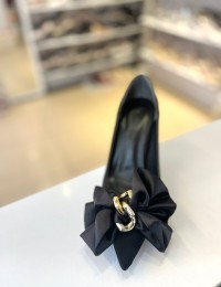 Siyah Gold Toka Kırışık Kumaş Detay Sivri Burun Stiletto