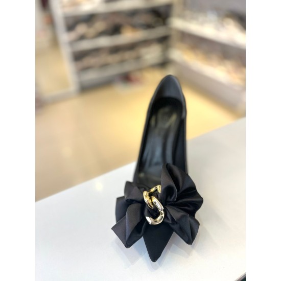 Siyah Gold Toka Kırışık Kumaş Detay Sivri Burun Stiletto