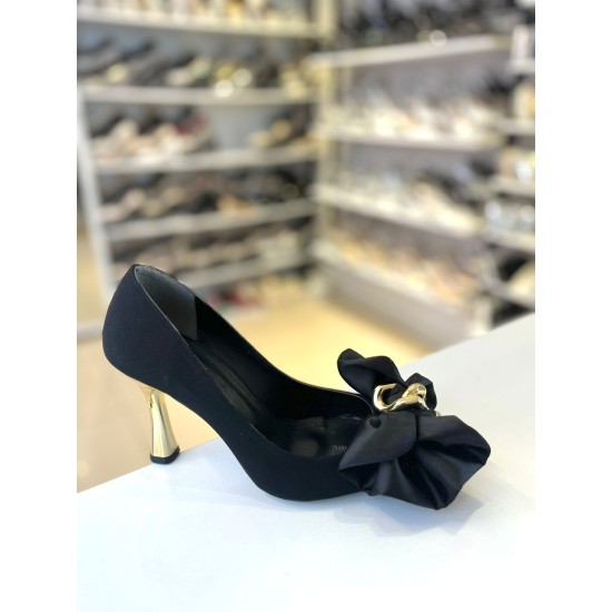 Siyah Gold Toka Kırışık Kumaş Detay Sivri Burun Stiletto