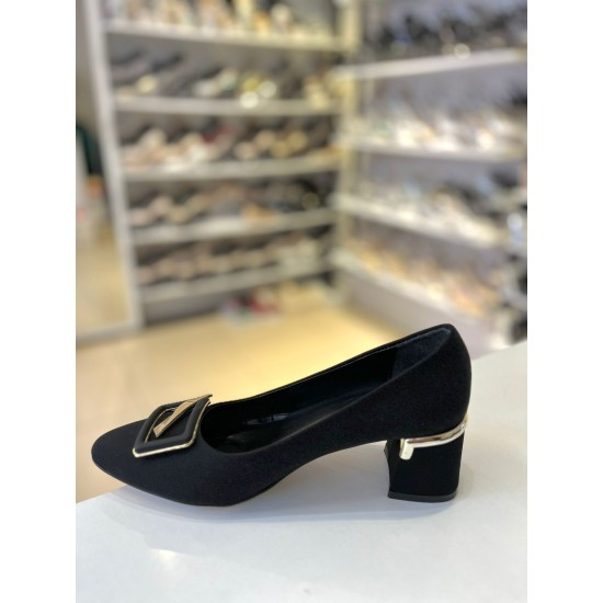 Siyah Kalın Kısa Topuk Mat Saten Gold Toka Stiletto