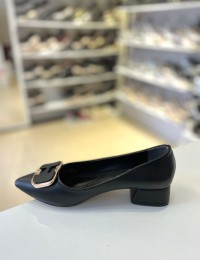 Siyah Kalın Kısa Topuk Sivri Burun H Tokalı Stiletto