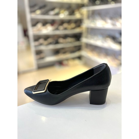 Siyah Kalın Kısa Topuk Sivri Burun Kare Tokalı Stiletto