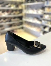 Siyah Kalın Kısa Topuk Sivri Burun Kare Tokalı Stiletto