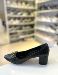 Siyah Kalın Kısa Topuk Sivri Burun Zincir Tokalı Stiletto