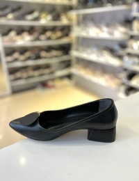 Siyah Kalın Kısa Topuk Yuvarlak Toka Stiletto