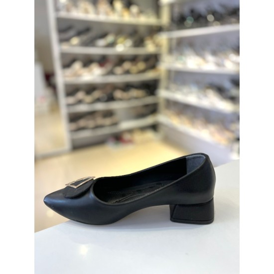 Siyah Kısa Kalın Topuk Gold Kare Toka Klasik Ayakkabı