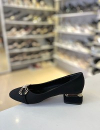 Siyah Mat Saten Gold Örümcek Tokalı Oval Burun Stiletto