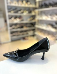 Siyah Rugan Gold Tokalı Sivri Burun Stiletto