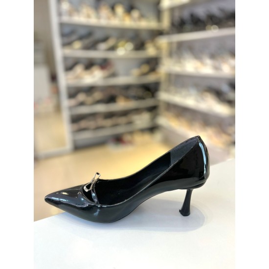 Siyah Rugan Gold Tokalı Sivri Burun Stiletto