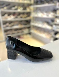 Siyah Rugan Mini Gümüş Taşlı Küt Burun Stiletto