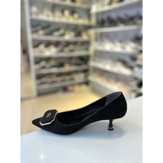 Siyah Taşlı Gold Tokalı Sivri Burun Kısa Topuk Stiletto