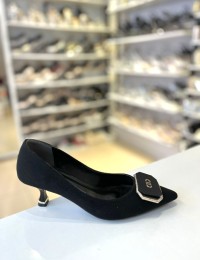 Siyah Taşlı Gold Tokalı Sivri Burun Kısa Topuk Stiletto